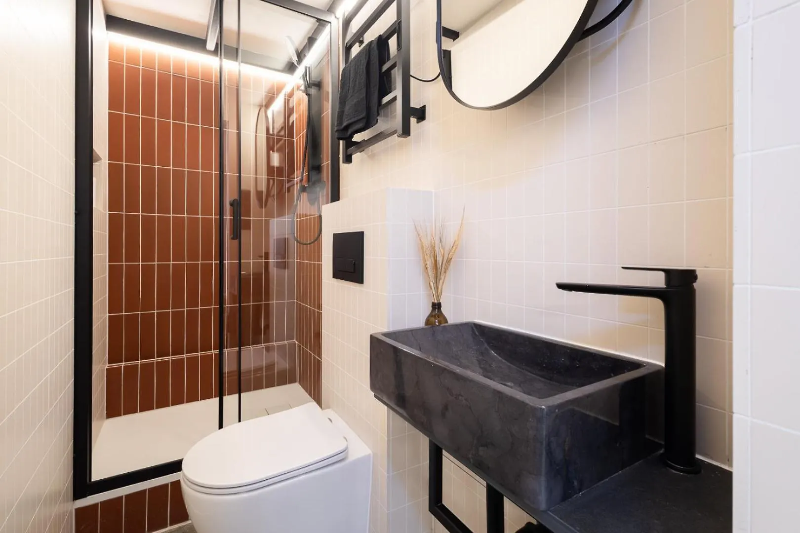 Prague Designer Petite Stay By Vltava River Apartment